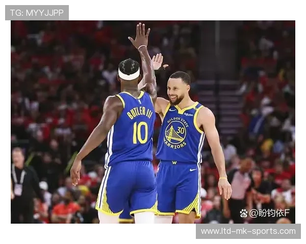 勇士三分雨再现，库里成全场焦点