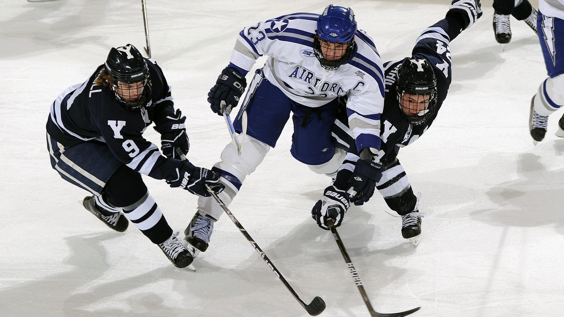 “热刺猛攻，阿仙奴坚守：香港赛场焦点对决”